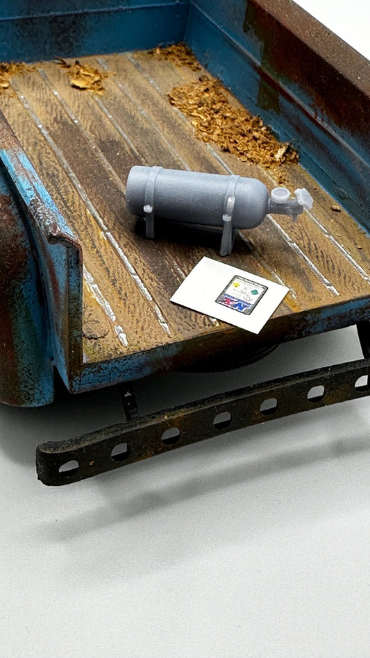 1/25 scale  N/x bottle with attached bracket and decal