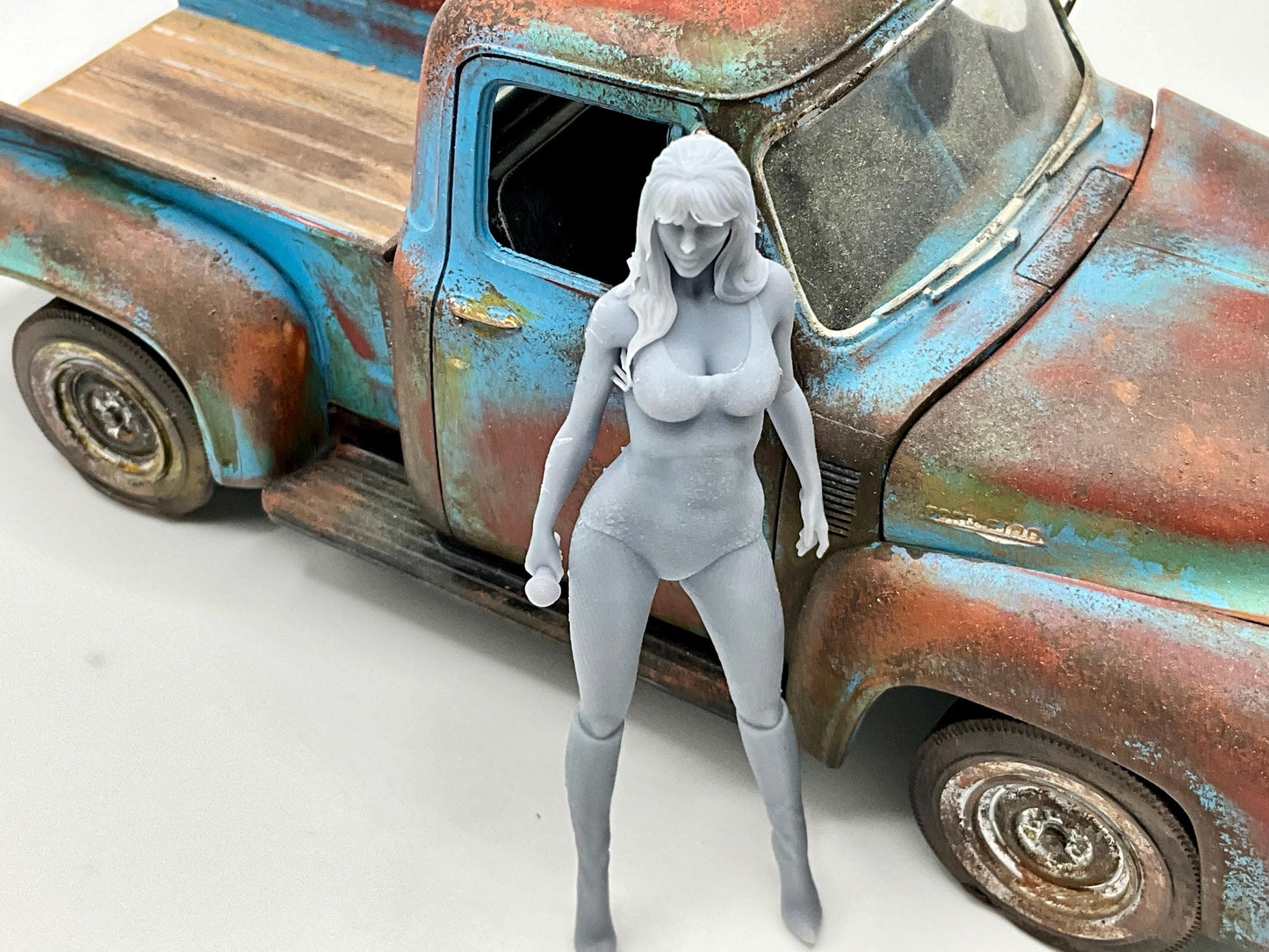 Taylor swift figurine for Model car diorama 1/25