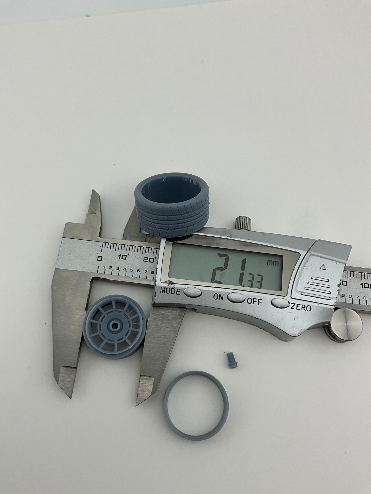 1/24 Buick GNSX wheels and tires 19 inch front 20 rear