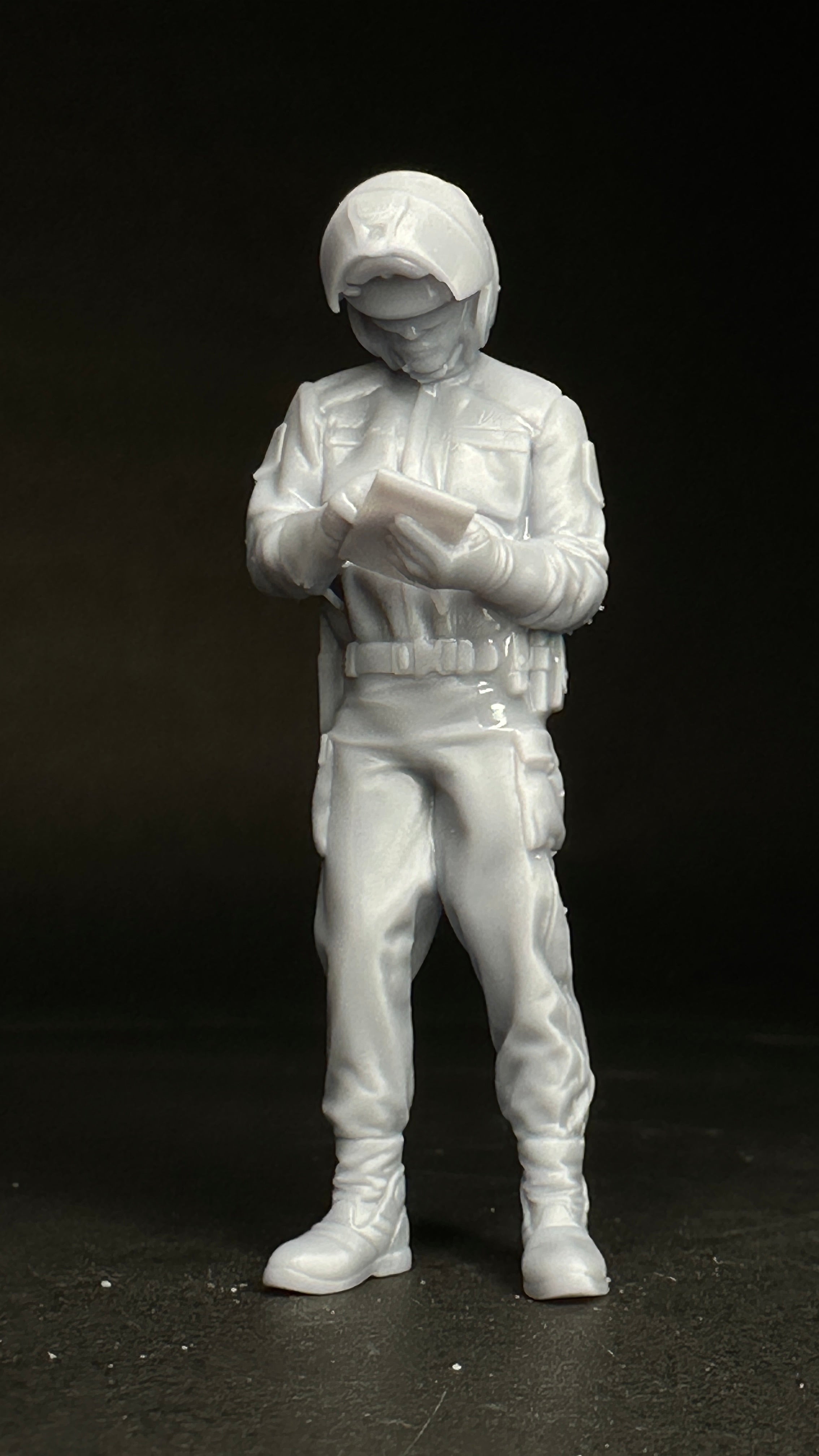 Motorcycle Cop Model Motorcycle cop giving ticket – Hooligan Scale Models