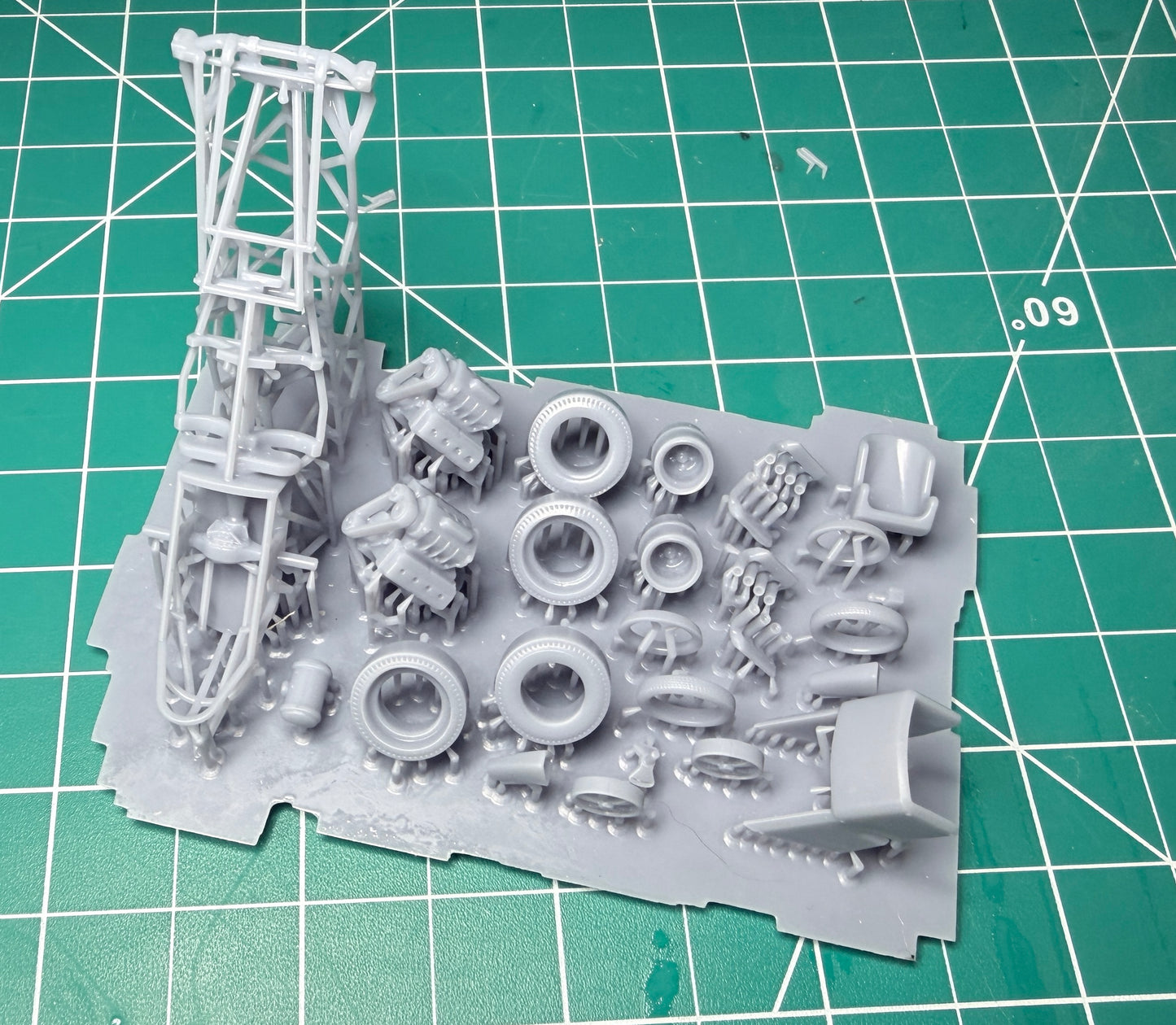 1/64 Double engine and tire dragster
