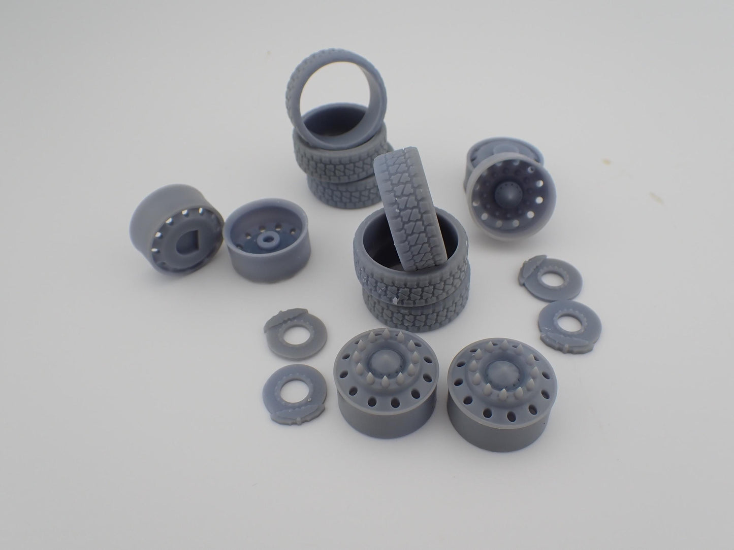 Semi wheels with Low Profile tires 3D printed Dually