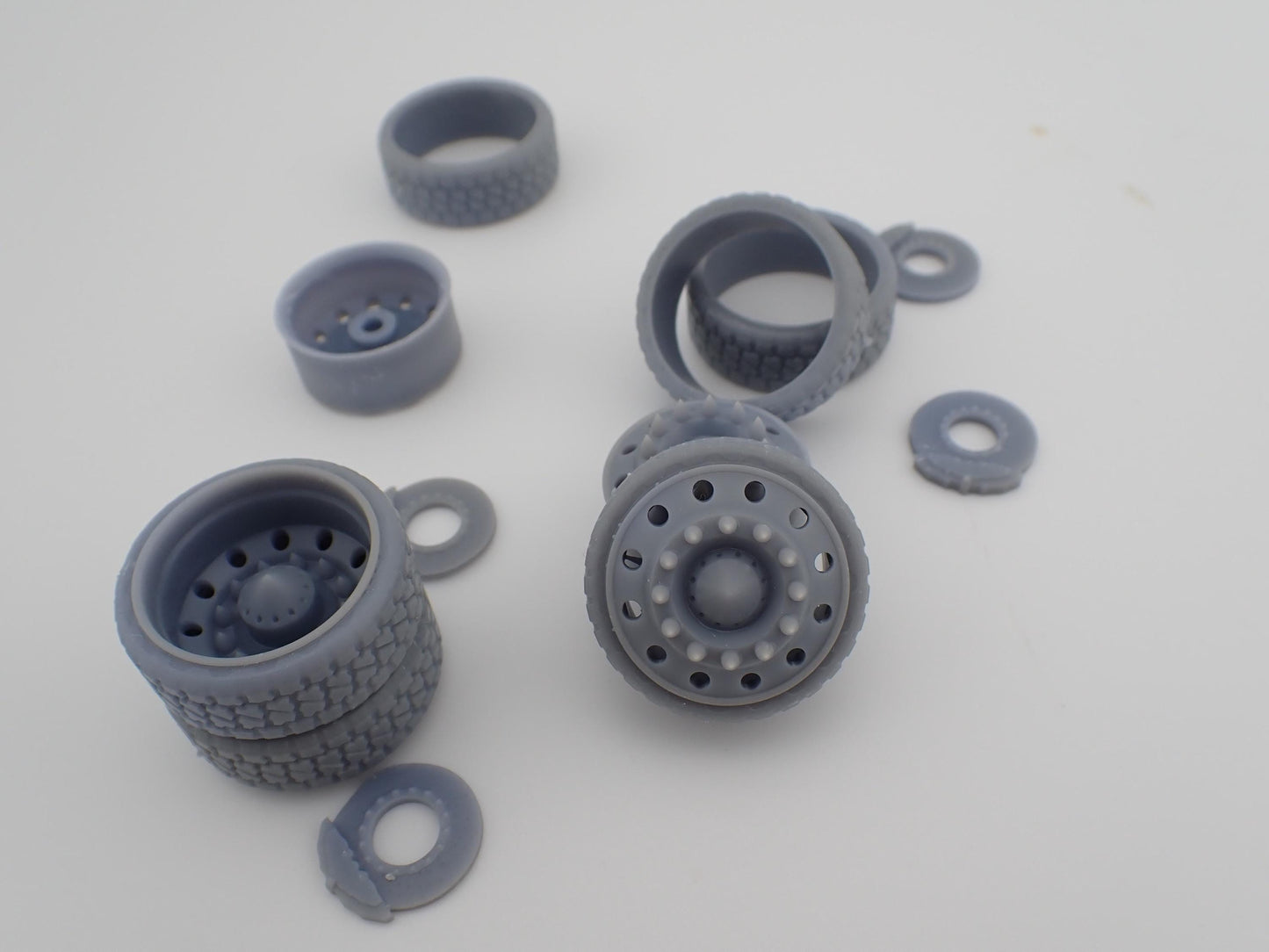 Semi wheels with Low Profile tires 3D printed Dually