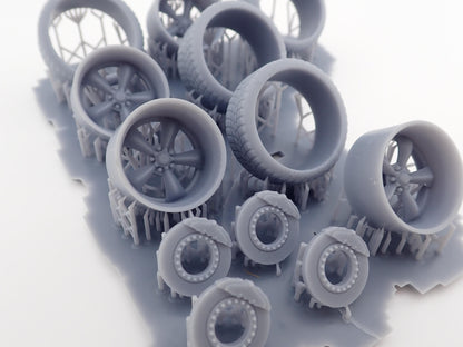 Torq Thrust Wheels and Tires 2 variations 1/24 1/25